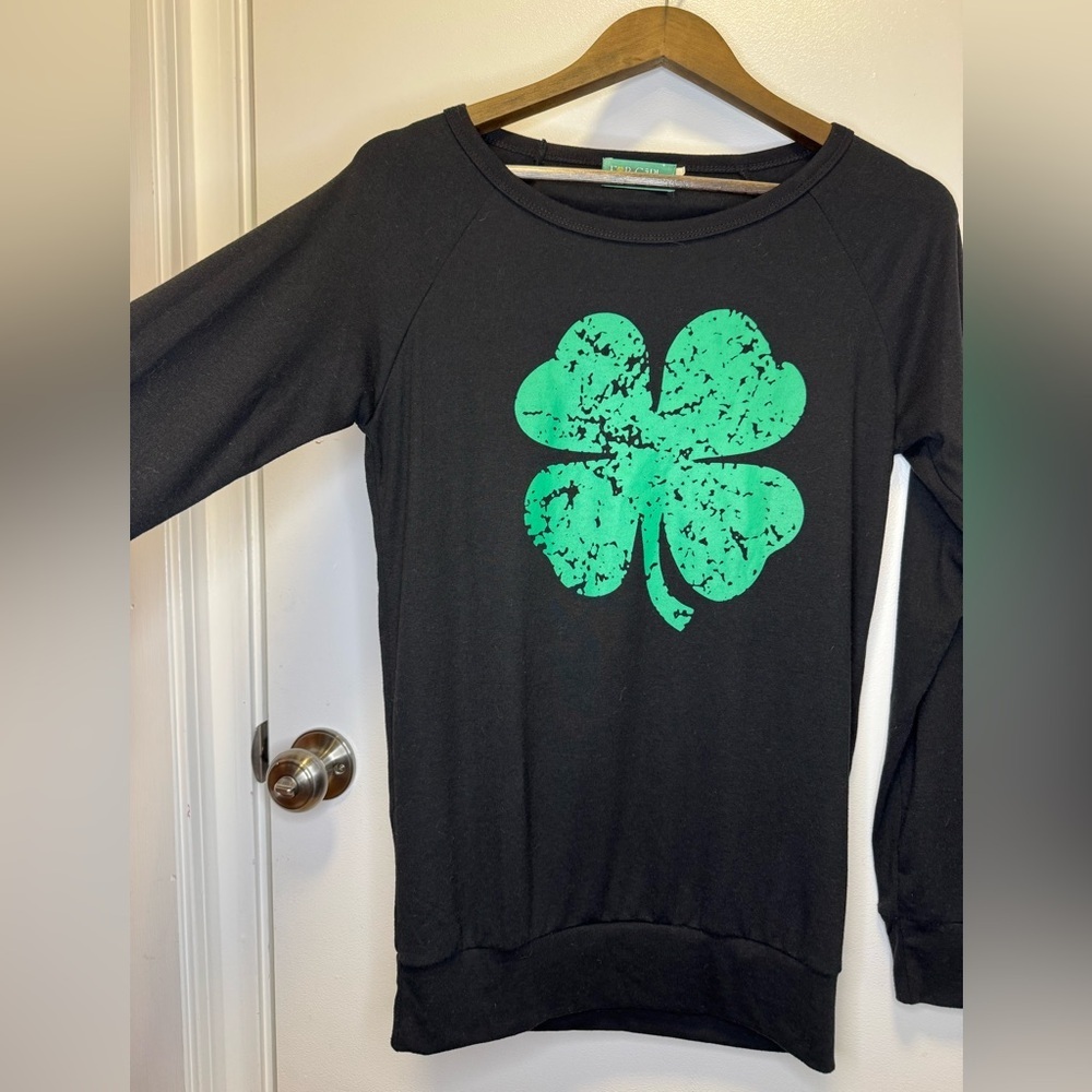 Black Long Sleeve Top with Green Clover | Shamrock | Women’s Size S | Comfy - Picture 3 of 11